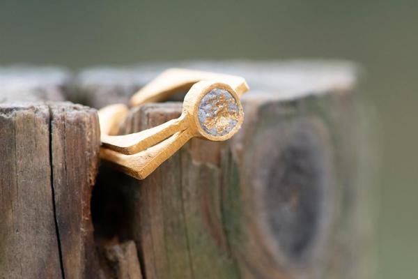 Ring jewelry on location